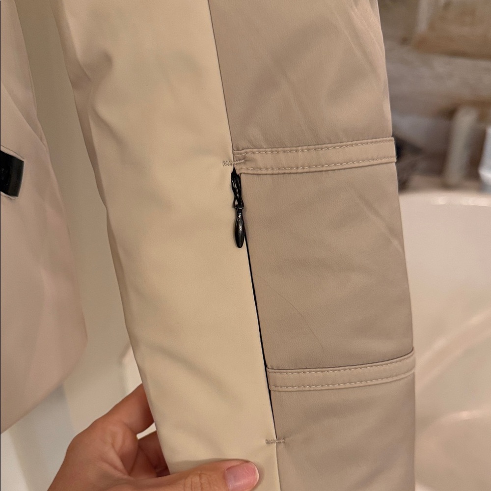Rossignol Women's Beige Ski Jacket with Black Details - Picture 5 of 10